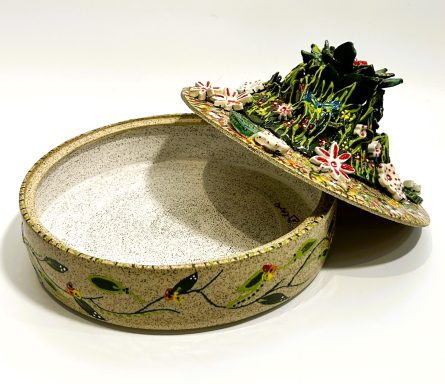 Speckled clay base. Lidded bowl. Hand painted tropical themed appliques and side details. White glaze interior. H-4in x Diameter-7 7/8in.